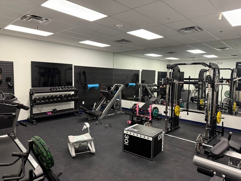 More Photos Of 650 Industry Way, Prosper Showroom For Lease