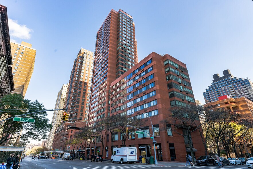 More Photos Of 1675 3rd Ave, New York Apartments For Lease
