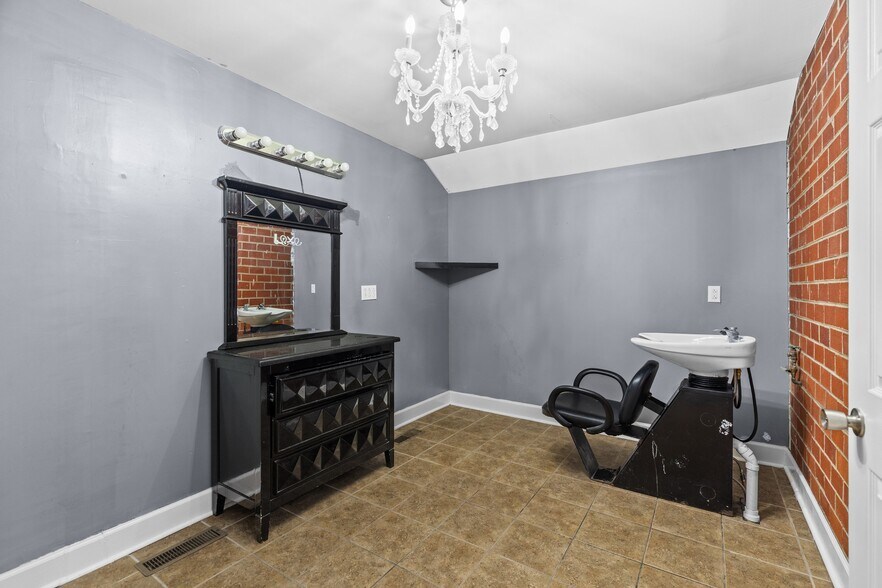 More Photos Of 316 Beech St, Morristown Office For Sale