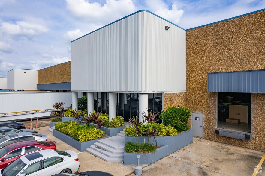 More Photos Of 1913 N Us Hwy 301, Tampa Distribution For Lease