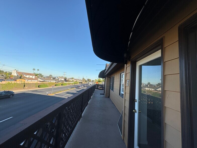 More Photos Of 1500 E Pacific Coast Hwy, Seal Beach Office For Lease