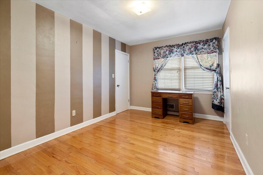 More Photos Of 1356 Coopers Cove Rd, Hardy Specialty For Sale