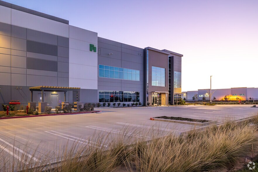 More Photos Of 473 E Rider St, Perris Warehouse For Lease