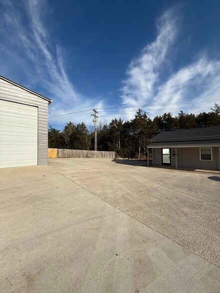 More Photos Of 120 Wade Herrod Rd, Smyrna Freestanding For Lease