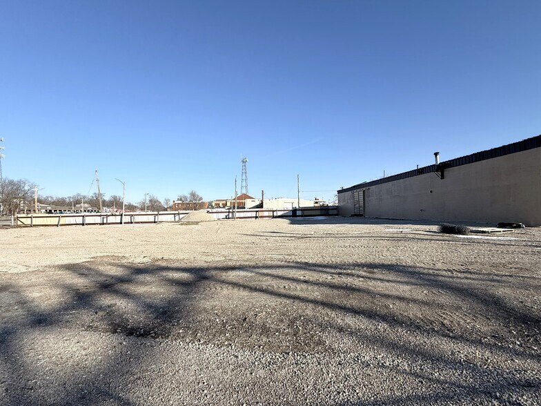 More Photos Of 151 Ferris st, Galesburg Warehouse For Sale