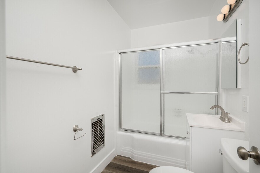 More Photos Of 6509 Brynhurst Ave, Los Angeles Apartments For Sale