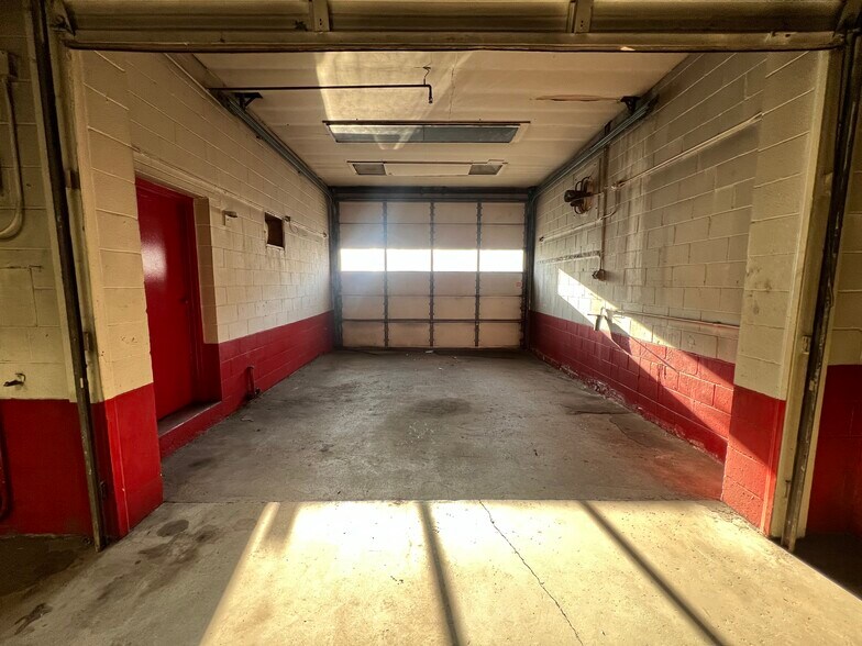 More Photos Of 45 Mystic Ave, Somerville Auto Repair For Lease