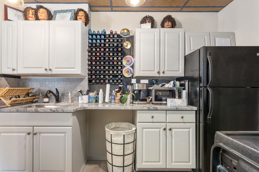 More Photos Of 140 Clinton St, Schenectady Storefront Retail Residential For Lease