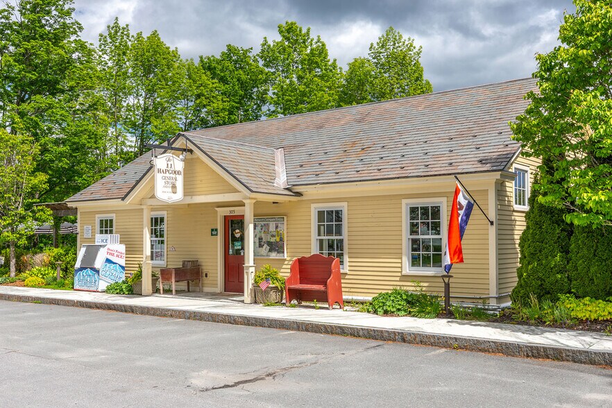More Photos Of 305 Main St, Peru Restaurant For Sale