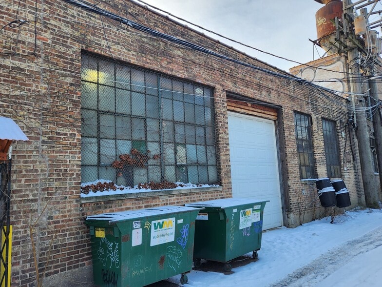 More Photos Of 2328 W Nelson St, Chicago Warehouse For Lease