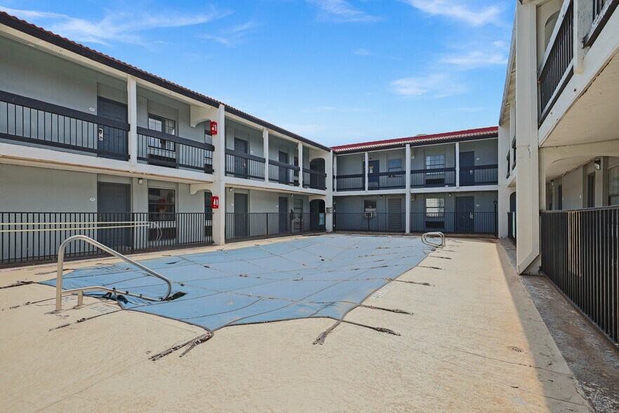 More Photos Of 601 Avenue Q, Lubbock Hotel For Sale