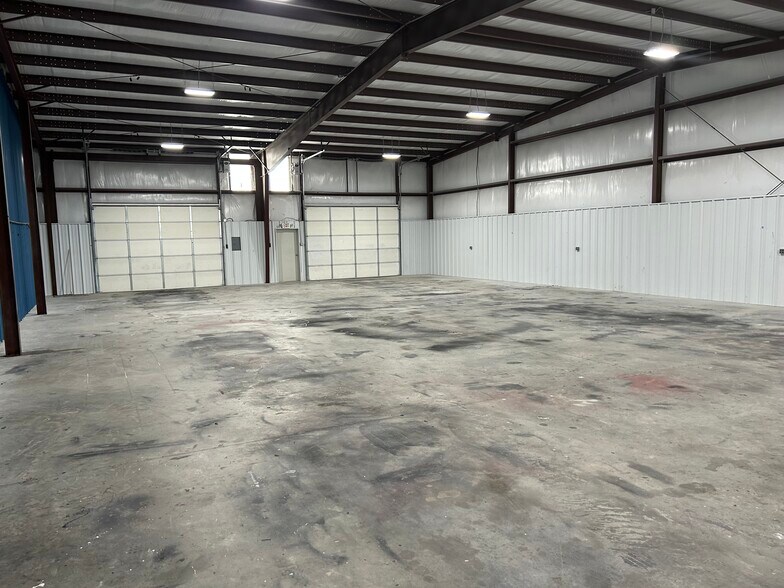 More Photos Of 8205 Zeuber Rd, Little Rock Warehouse For Lease