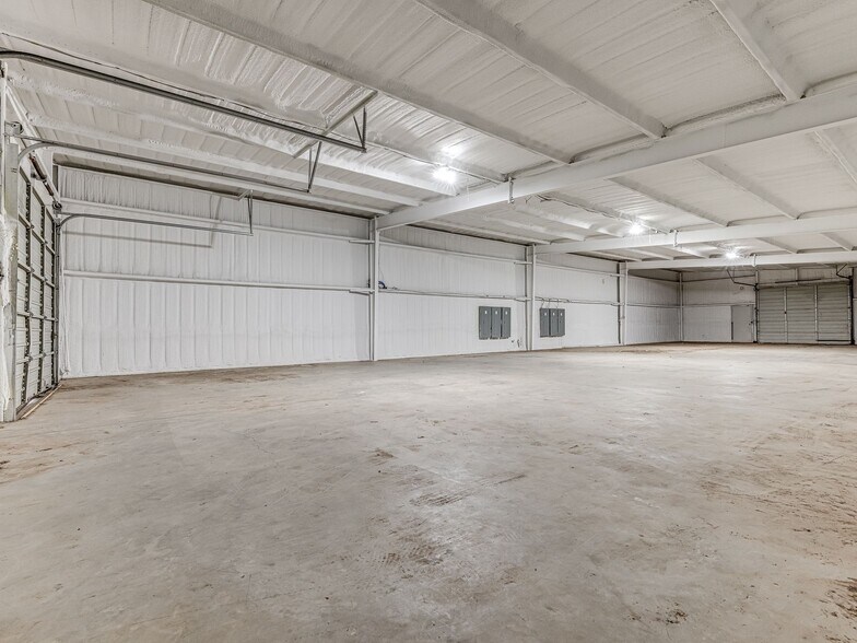More Photos Of 2317 S Eastern Ave, Oklahoma City Warehouse For Lease