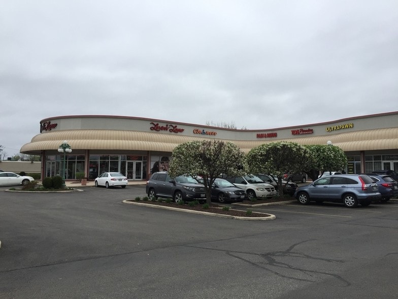 More Photos Of 5-25 E Golf Rd, Arlington Heights General Retail For Lease