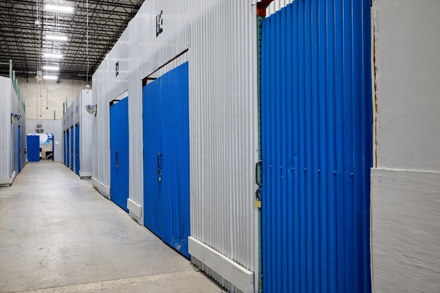 More Photos Of 2507 Investors Row, Orlando Distribution For Lease