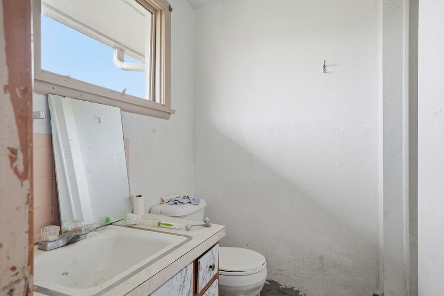 More Photos Of 1209 5th St, Tama Hotel For Sale