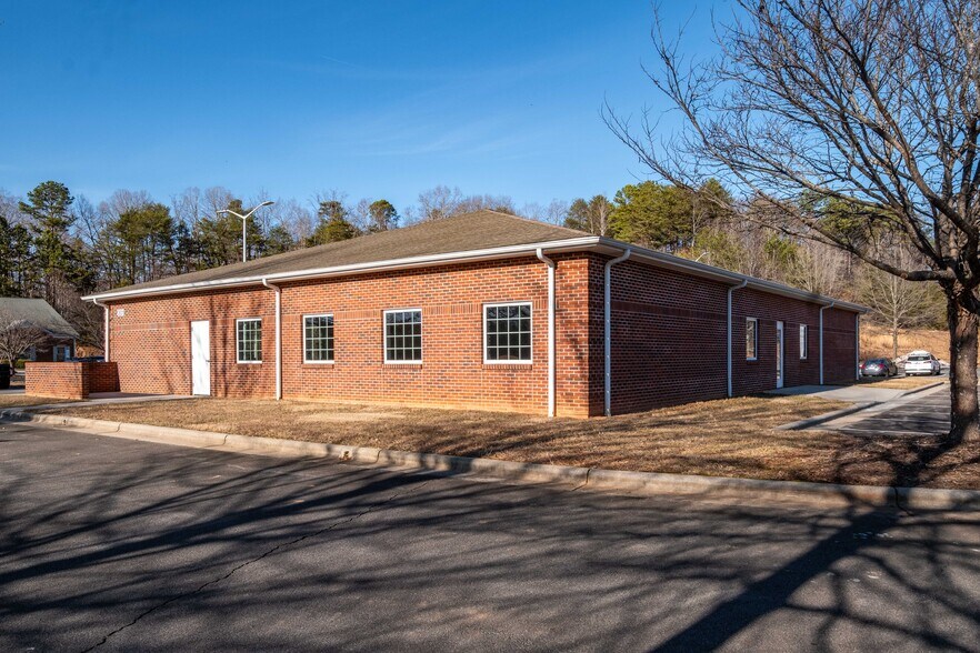 More Photos Of 301 Eldon Parks Dr, Elkin Medical For Sale