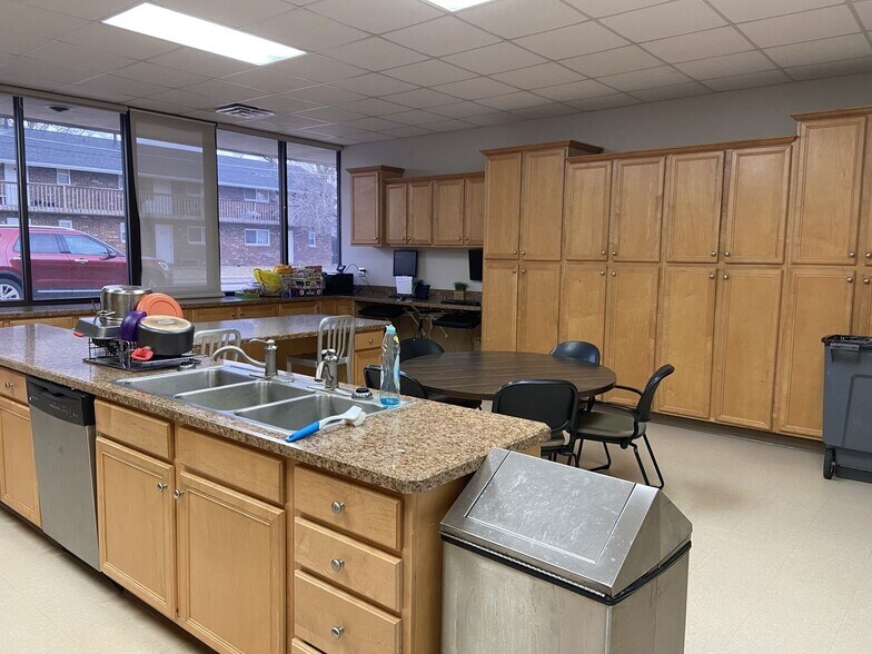 More Photos Of 615 W Virginia St, Evansville Medical For Sale