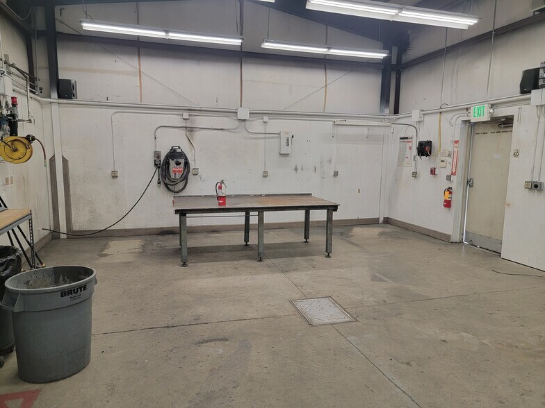 More Photos Of 16371 E State Route 3, Allyn Distribution For Lease