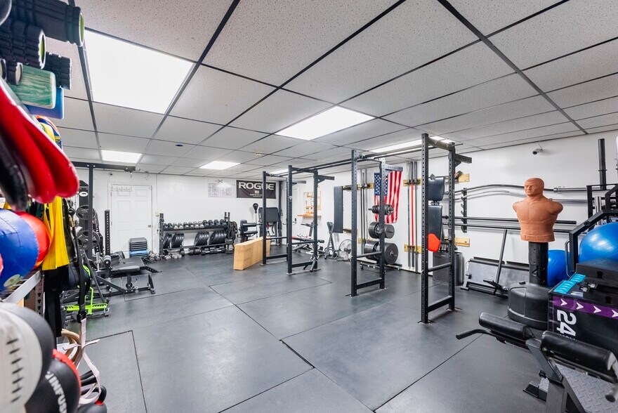 More Photos Of 447 Broadway, Ulster Park Office For Sale