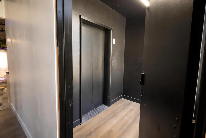 More Photos Of 1114 S Los Angeles St, Los Angeles Warehouse For Sale