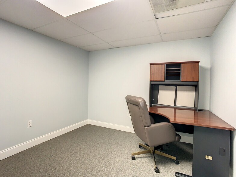 More Photos Of 22 W Monument Ave, Kissimmee Office For Lease