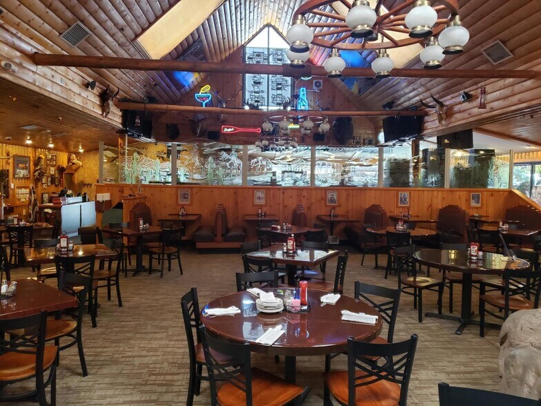 More Photos Of 12550 W Burleigh Rd, Brookfield Restaurant For Sale