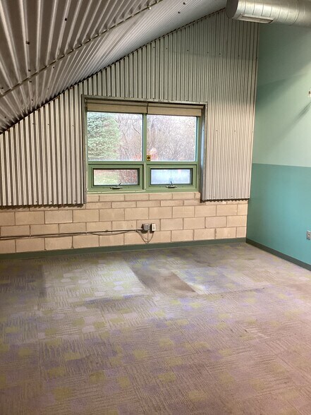 More Photos Of 360 E State Line Rd, Toledo Light Manufacturing For Lease