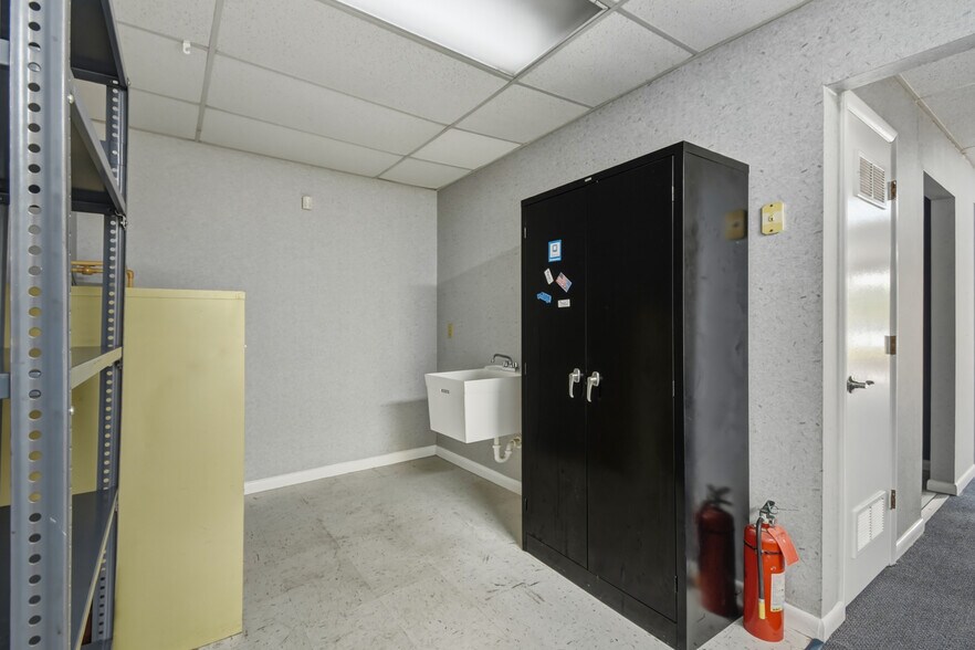 More Photos Of 1840 Dunn Ave, Jacksonville Medical For Lease