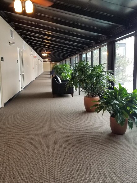 More Photos Of 1580 S Milwaukee Ave, Libertyville Office For Lease