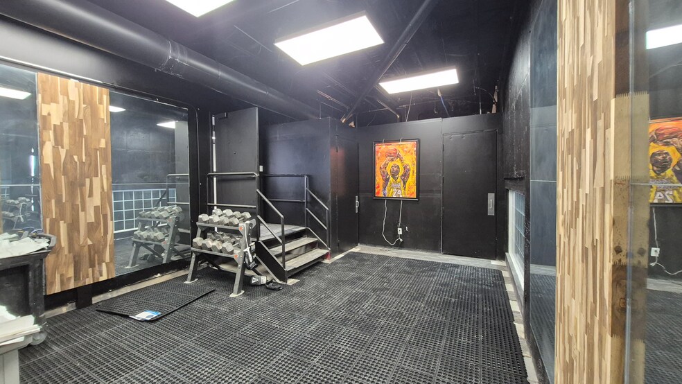 More Photos Of 5932-5934 McIntyre St, Golden Light Manufacturing For Lease