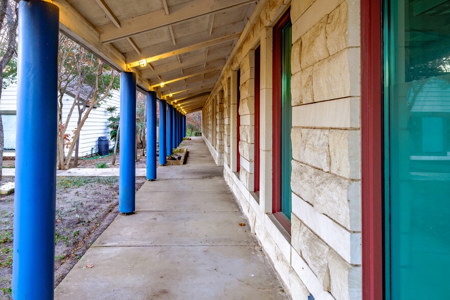 More Photos Of 2400 Empire Central, Dallas Medical For Lease