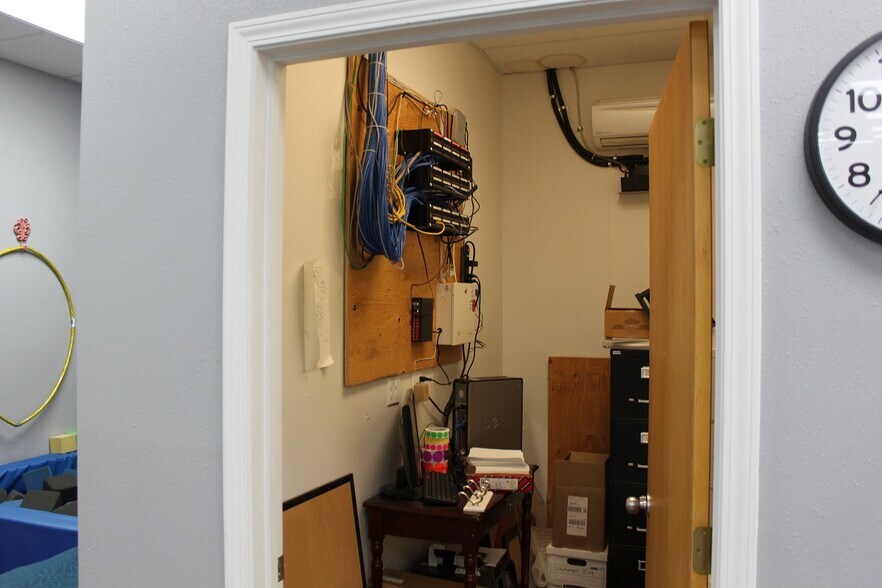 More Photos Of 224 E Main St, Burley Office For Sale