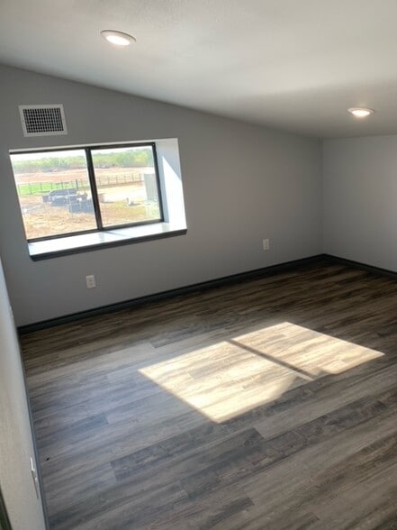 More Photos Of 6176 FM 725, New Braunfels Warehouse For Lease