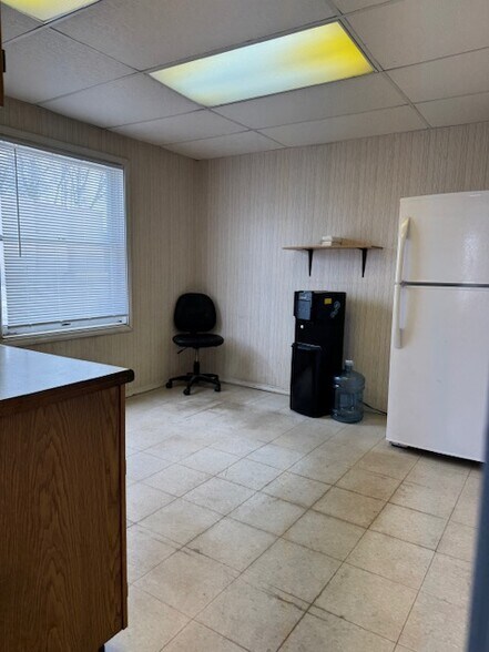 More Photos Of Lincoln highway, La Porte Warehouse For Lease