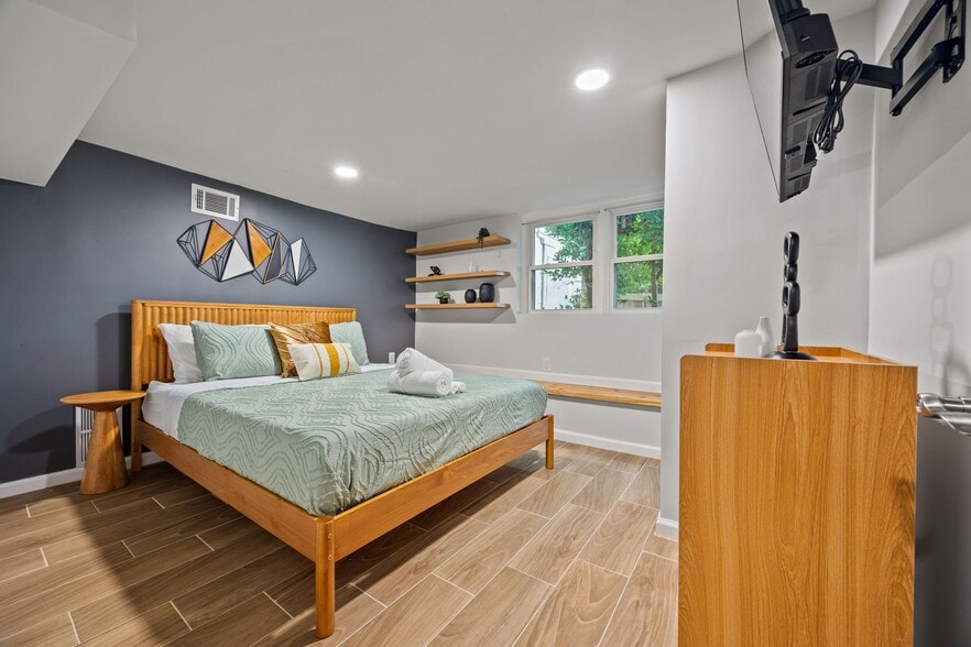 More Photos Of 10 Claire Dr, Atlanta Multifamily For Sale