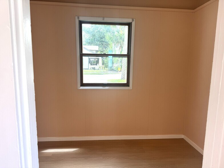 More Photos Of 904 E Moody Blvd, Bunnell Office For Lease