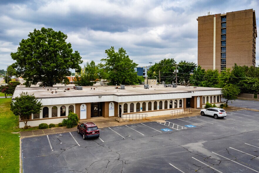 More Photos Of 324 W Pershing Blvd, North Little Rock Office For Sale