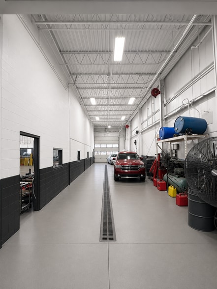 More Photos Of 2626 E 139th St, Burnham Service For Sale