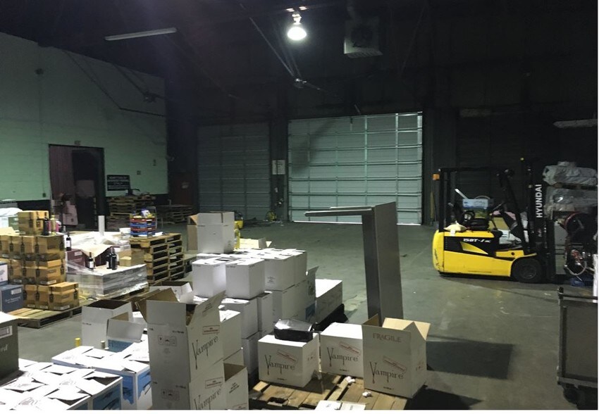 More Photos Of 905 7th Ave, Charleston Service For Sale