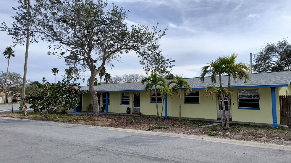 More Photos Of 822 1st St, Indian Rocks Beach Apartments For Sale
