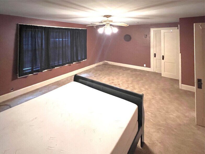 More Photos Of 621 E Broadway St, Altus Office Residential For Sale