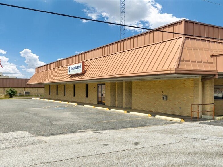 More Photos Of 321 N 1st St, Lufkin Office For Sale