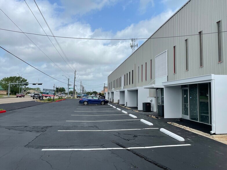 More Photos Of 1331 E Broadway St, Pearland Unknown For Lease