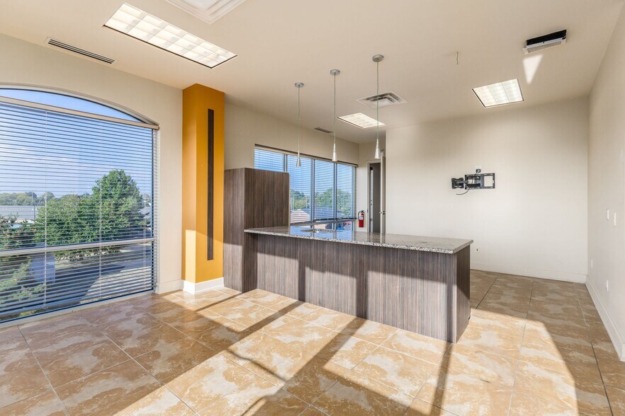 More Photos Of 9039 Antares Ave, Columbus Medical For Lease