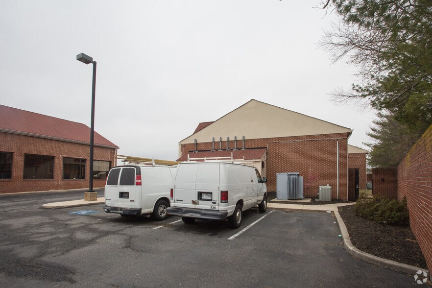 More Photos Of 8723 Richmond Hwy, Alexandria Unknown For Lease