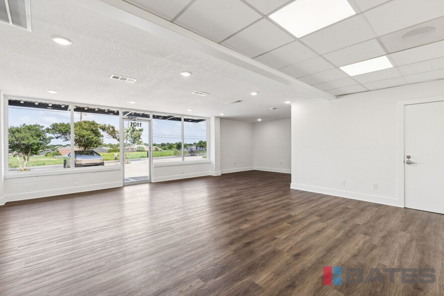 More Photos Of 1101 S Hampton Rd, DeSoto Showroom For Sale
