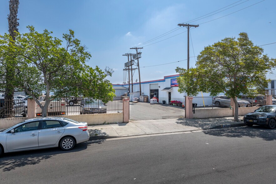 More Photos Of 7820 Gloria Ave, Van Nuys Warehouse For Sale
