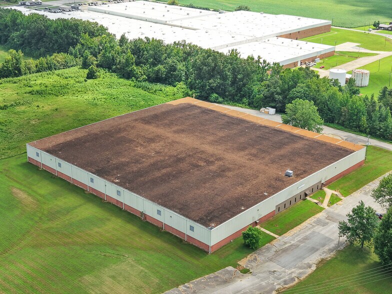 More Photos Of 479 Swanson Dr, Dresden Manufacturing For Lease