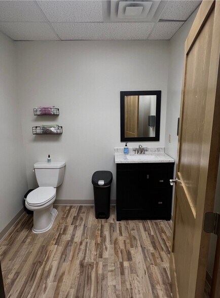 More Photos Of 146 Lake St N, Forest Lake Medical For Lease